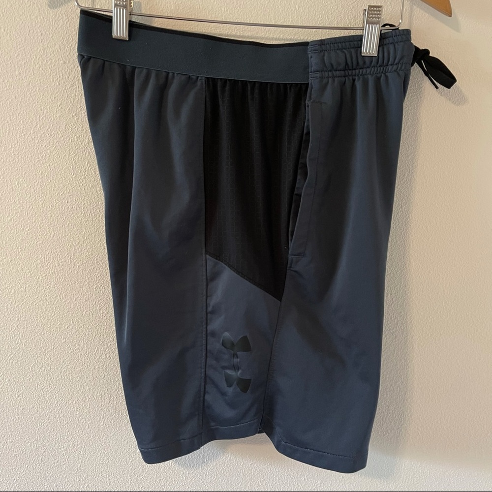 Under Armour MK1 Embossed Heatgear Gray Training Short Pockets-Medium Fitted